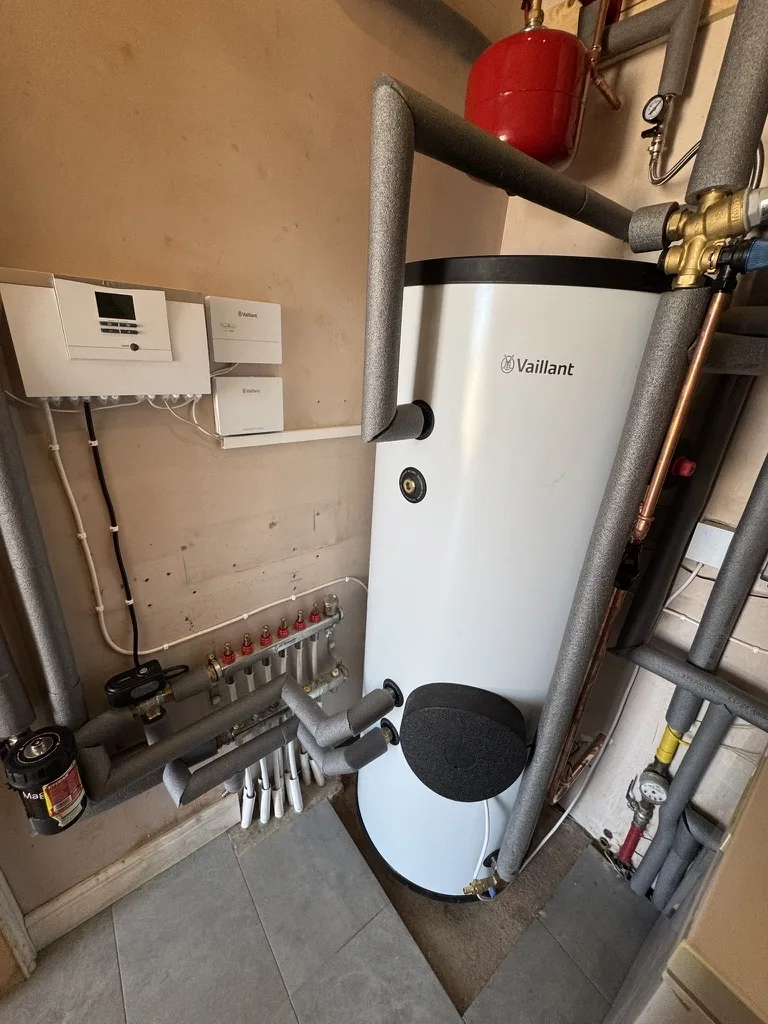 Vaillant cylinder and open-loop underfloor heating system installed by Vector Heat
